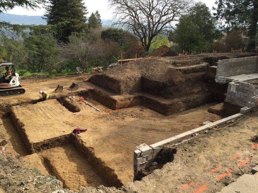 Hillside foundation excavation by V&B Grading